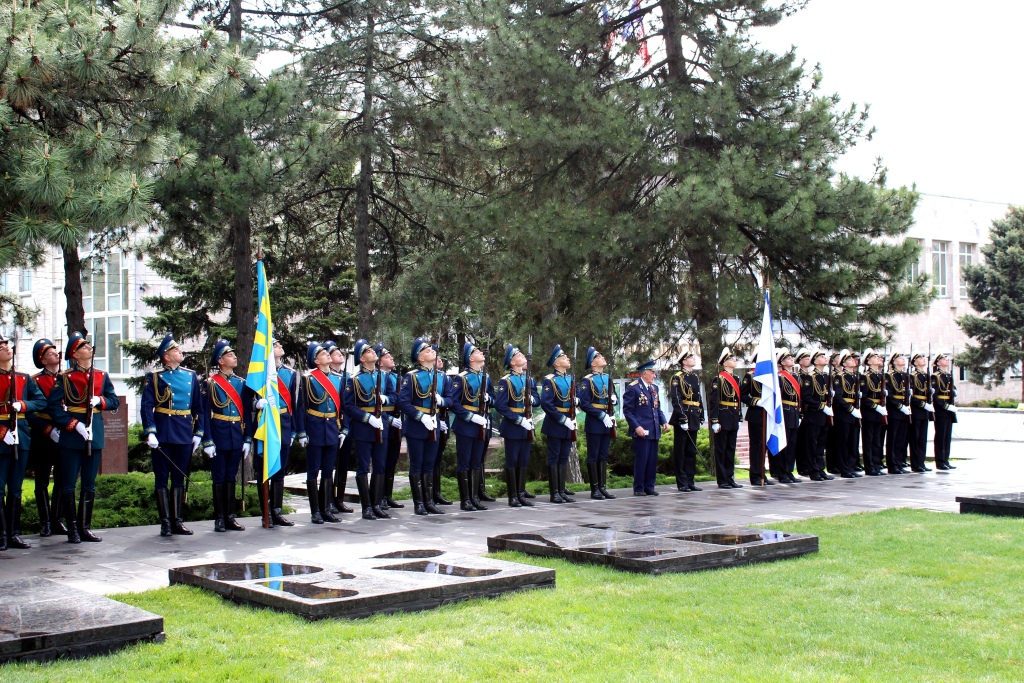 Помните! Через века, через года, - помните!