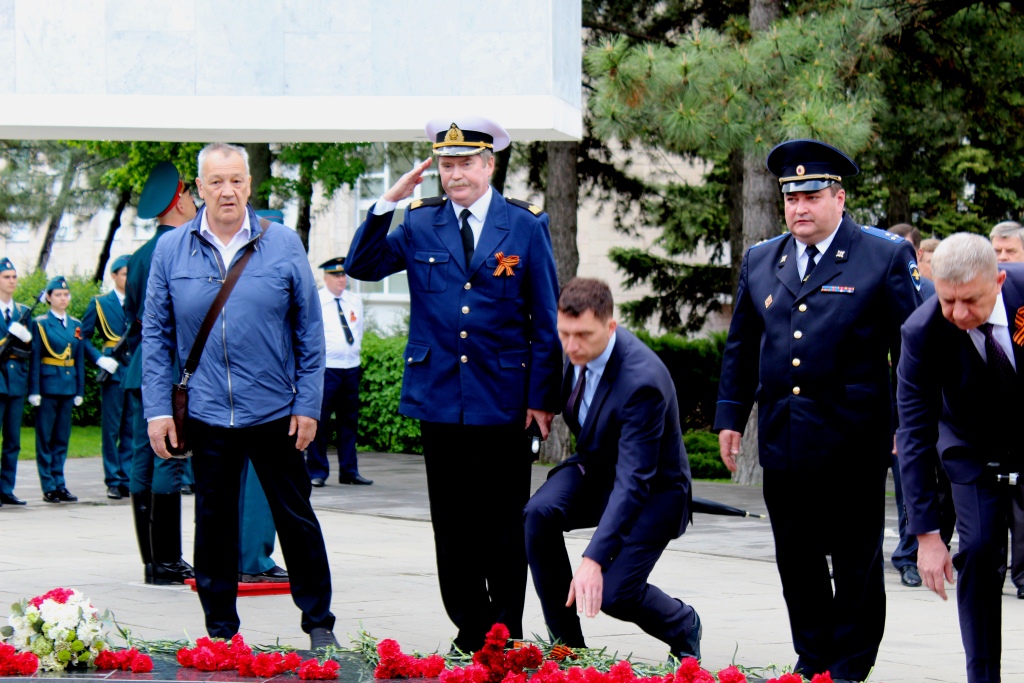 Помните! Через века, через года, - помните!