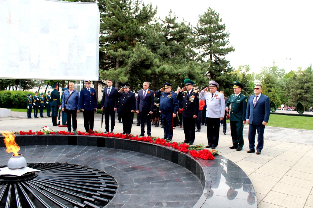 Помните! Через века, через года, - помните!