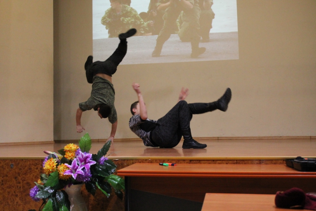 С Днем защитника Отечества