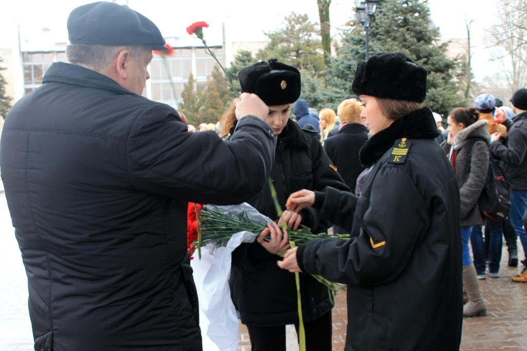 Возложение венков к мемориальному комплексу «Павшим воинам» в сквере им. Фрунзе