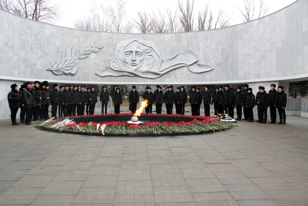 Возложение венков к мемориальному комплексу «Павшим воинам» в сквере им. Фрунзе