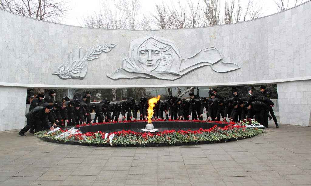 вечный огонь ростов. мемориал ростова на дону вечный огонь. вечный огонь ростов. вечный огонь на площади карла маркса ростов на дону. вечный огонь в ростове на карла маркса.