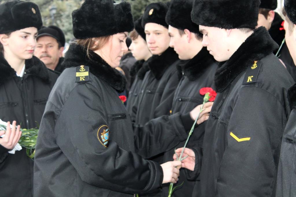 Возложение венков к мемориальному комплексу «Павшим воинам» в сквере им. Фрунзе