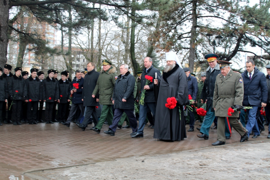 Возложение венков к мемориальному комплексу «Павшим воинам» в сквере им. Фрунзе